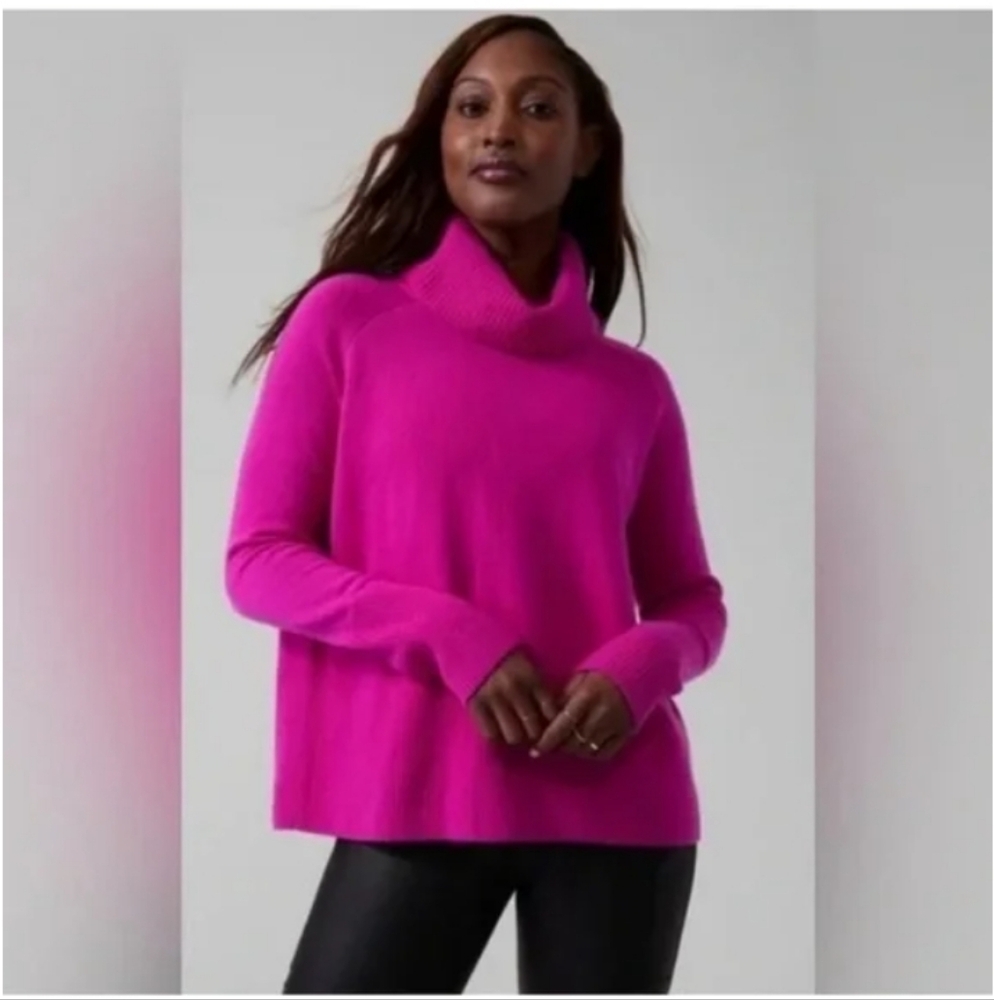 Womens Athleta fushia cowl neck sweater sz Small